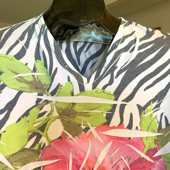 Sue Who? Originals Embellished Floral T-shirt Excellent Condition size Large - Picture 3 of 5